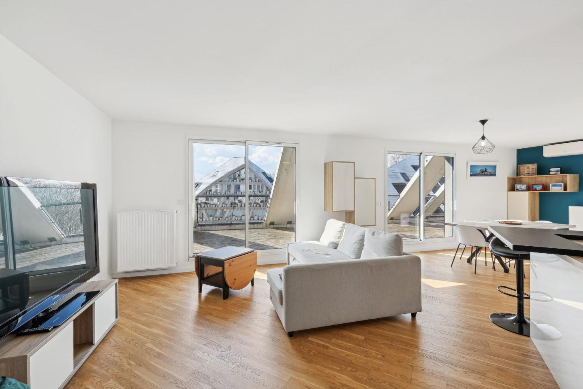 Spacious And Bright Bordeaux