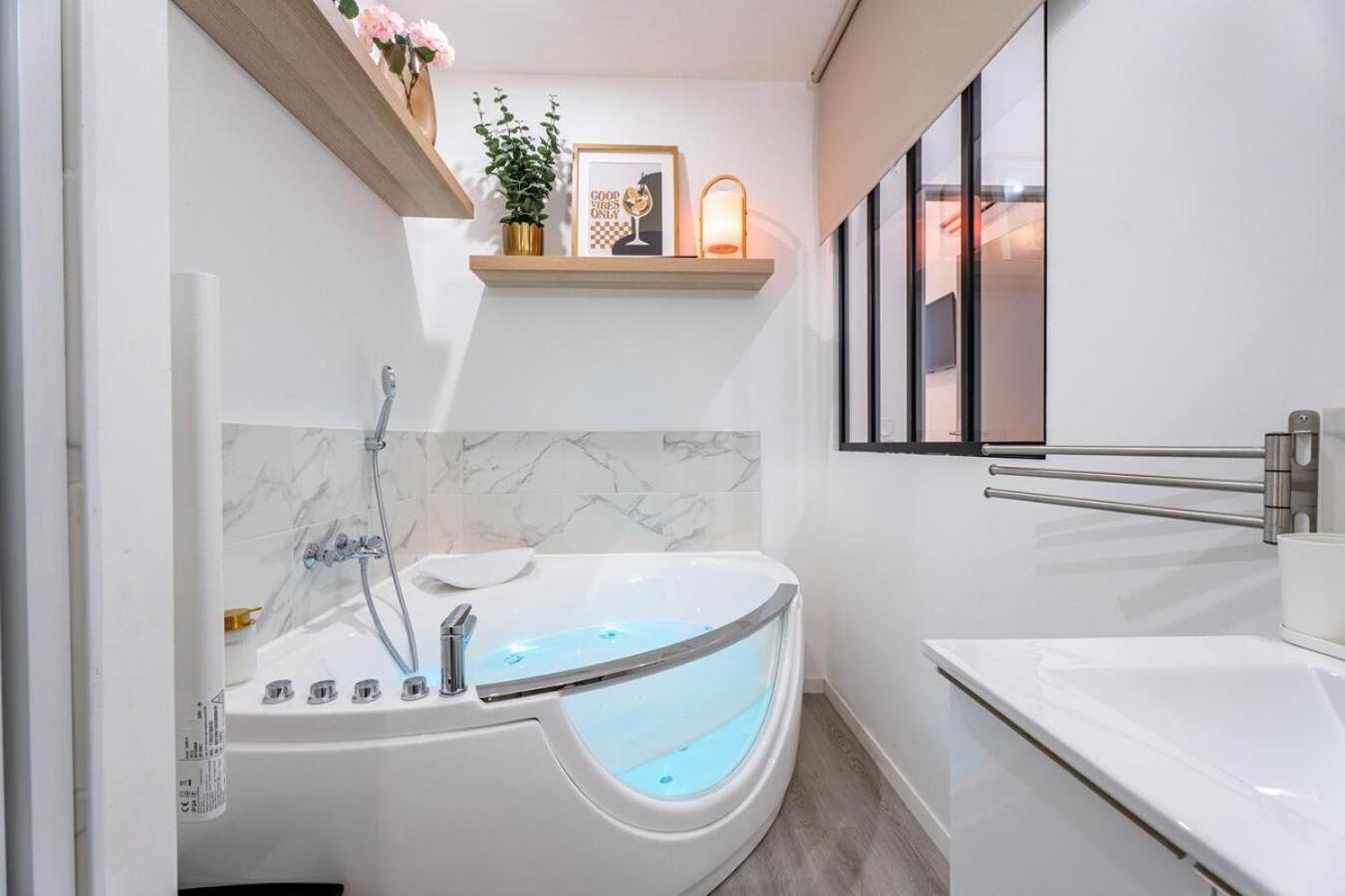 L'arcade Secrete Climatise, Jacuzzi, Borne D'arcade Centre Apartment Bordeaux