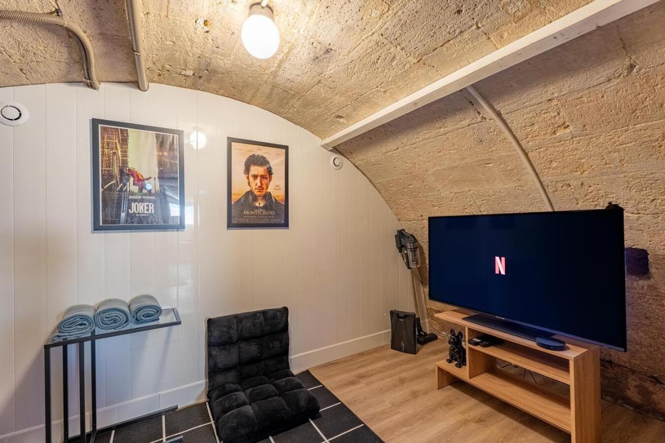 L'arcade Secrete Climatise, Jacuzzi, Borne D'arcade Centre Apartment *