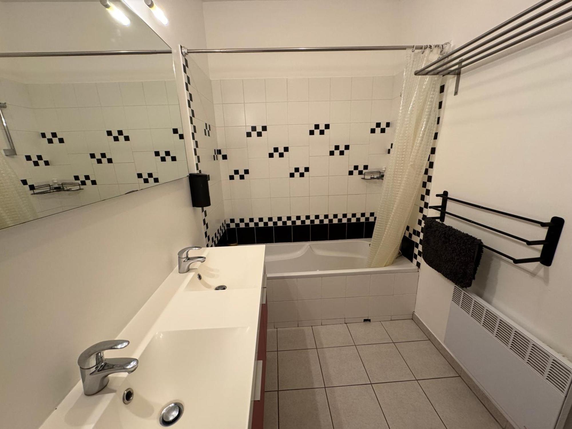 Du Calme En Pleine Jacuzzi Homestay Bordeaux