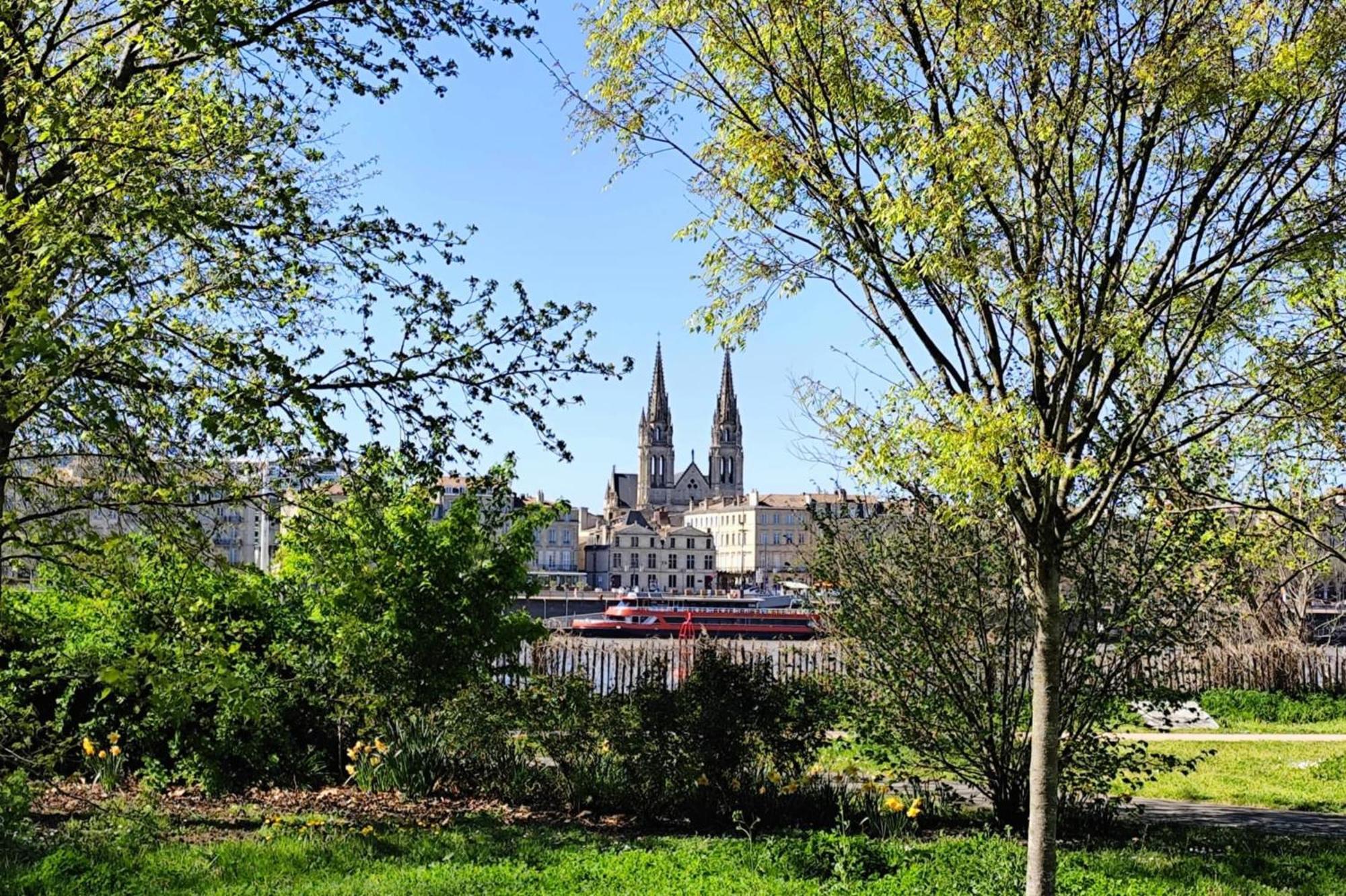 2 With Terrace In Bordeaux