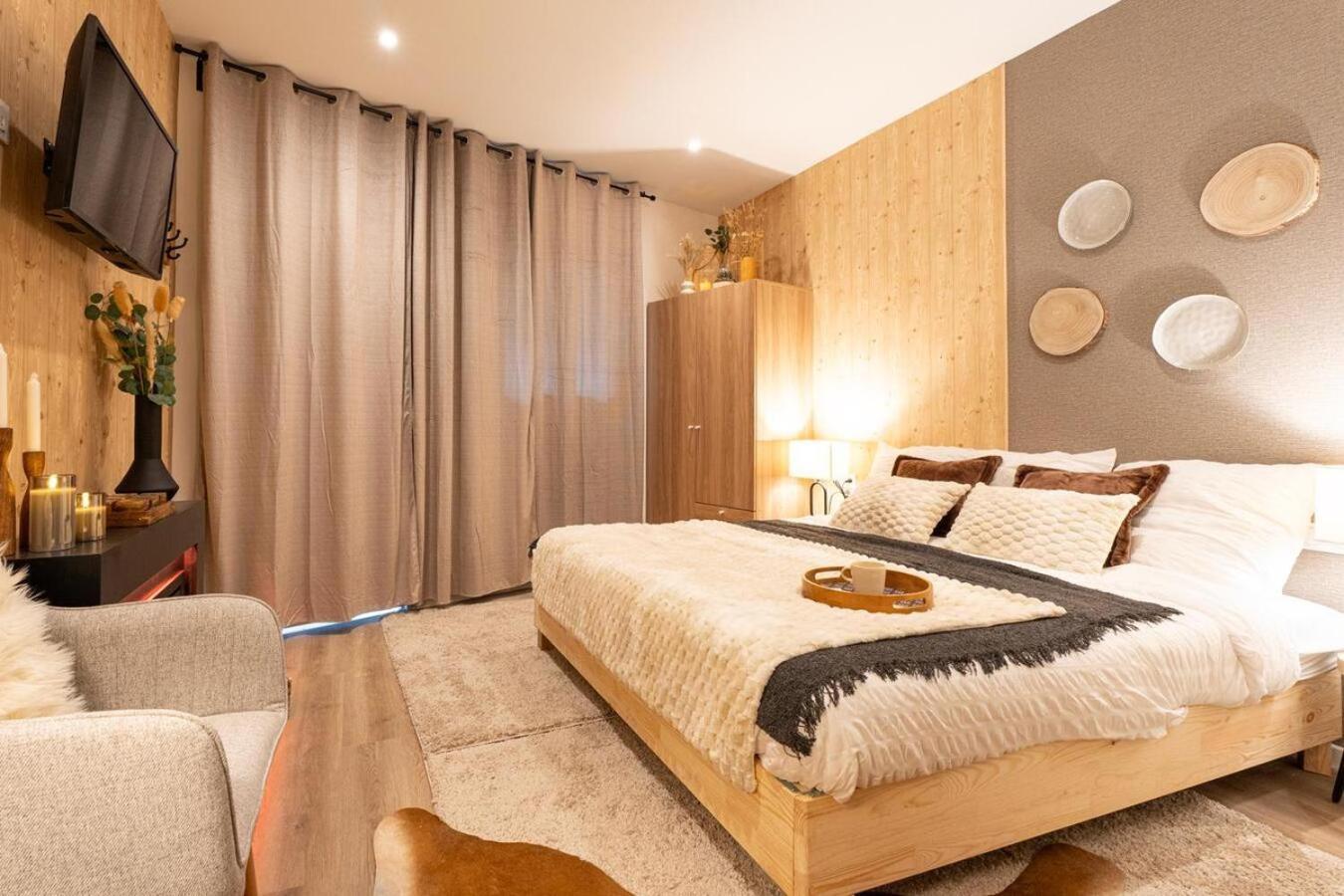 Le Nid Douillet, Center, Jacuzzi, Sensory Shower Apartment *
