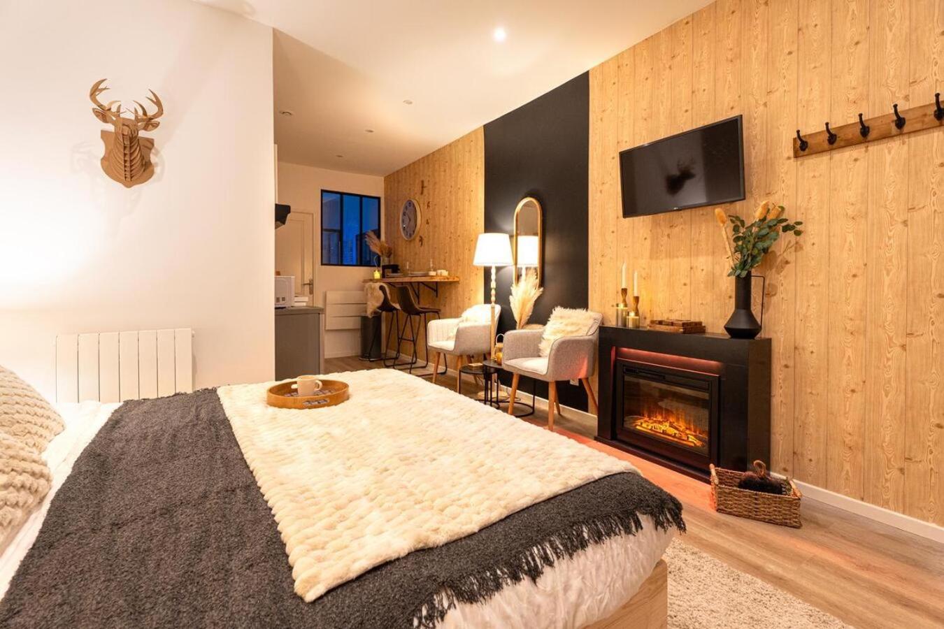 Apartment Le Nid Douillet, Center, Jacuzzi, Sensory Shower *