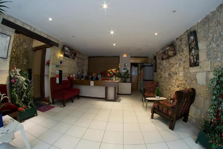 Hotel Saint Remi *