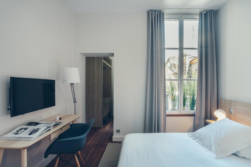 T4 Cours De L'intendance Bed & Breakfast