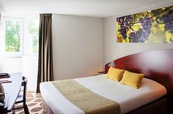 Contact Le Provencal 3*