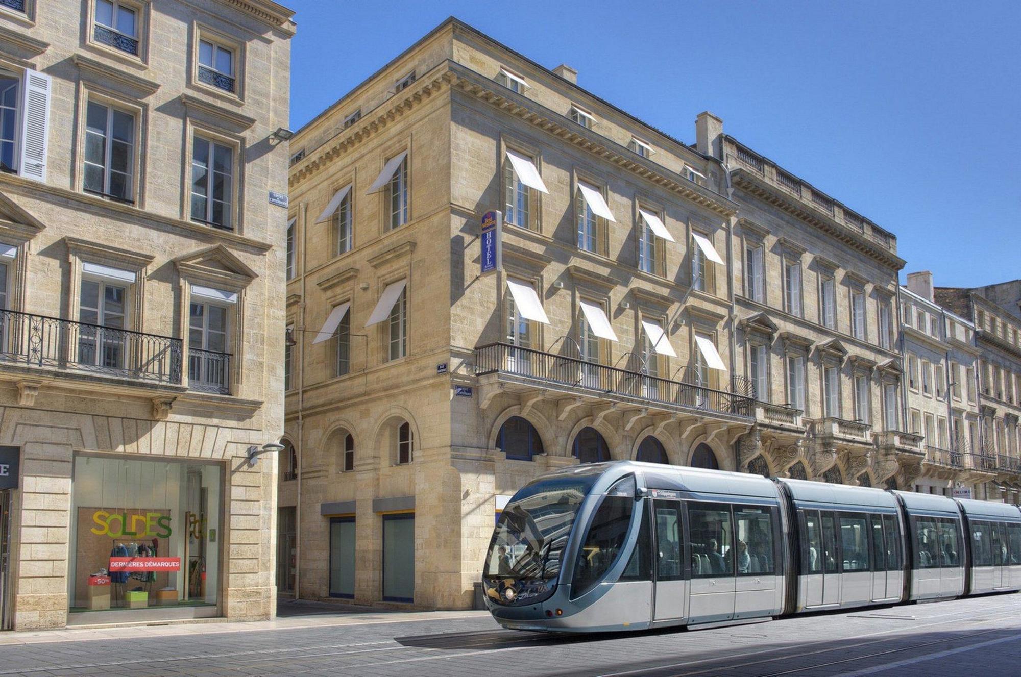 Khách sạn Western Premier Hbeo Centre 4*