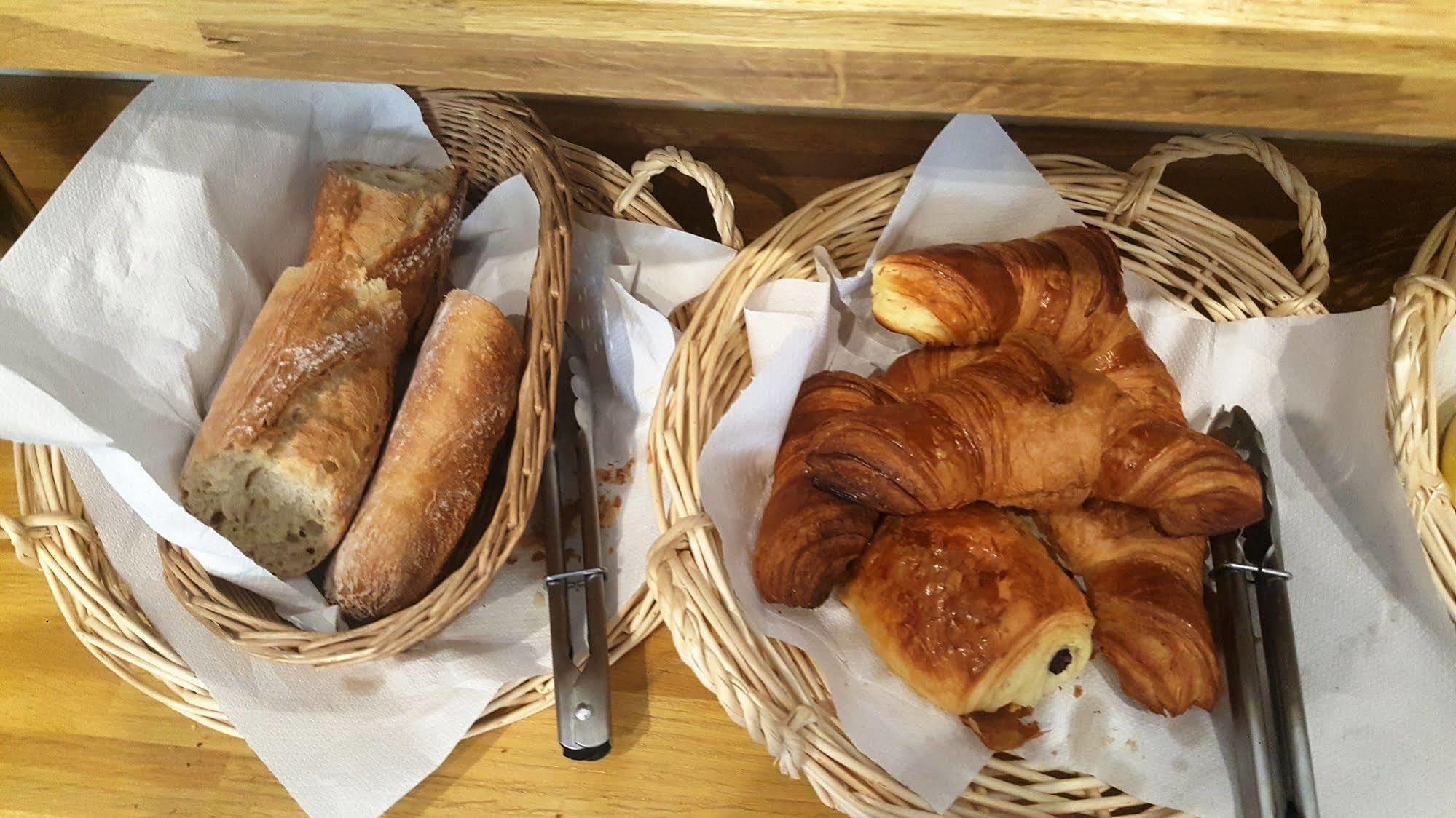 De La Boetie 4*