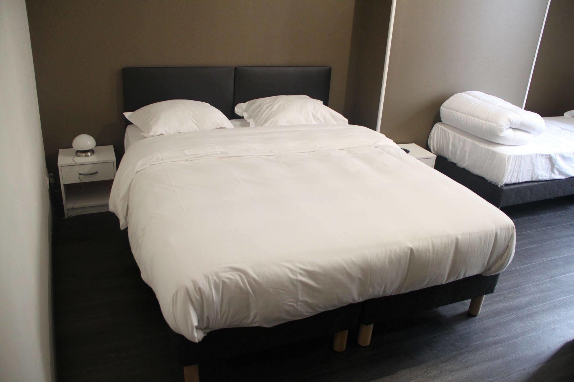 De La Boetie 4*