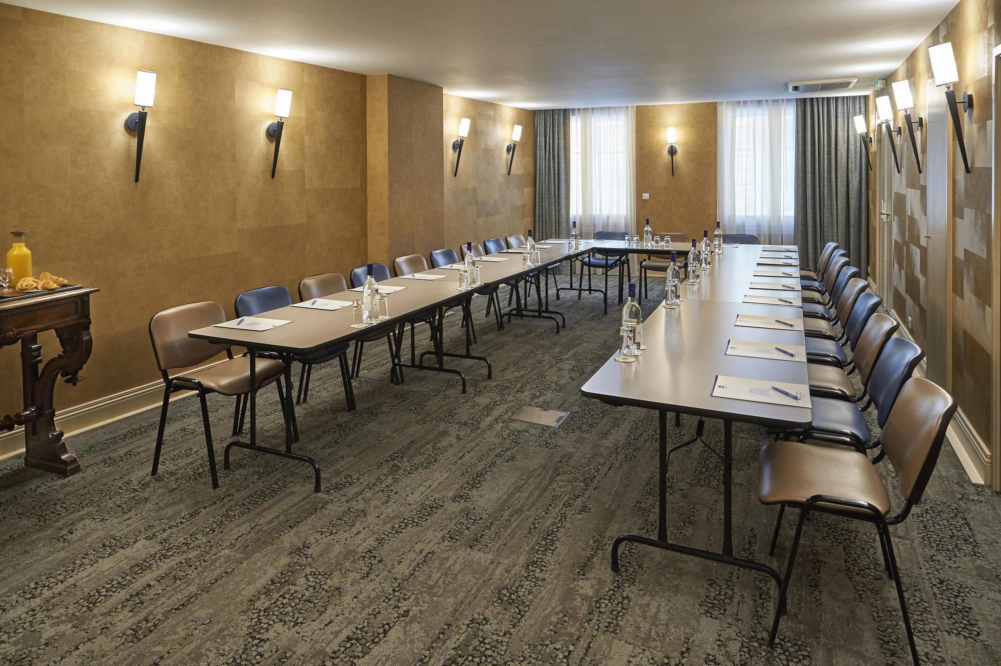 Western Premier Hbeo Centre Khách sạn 4*