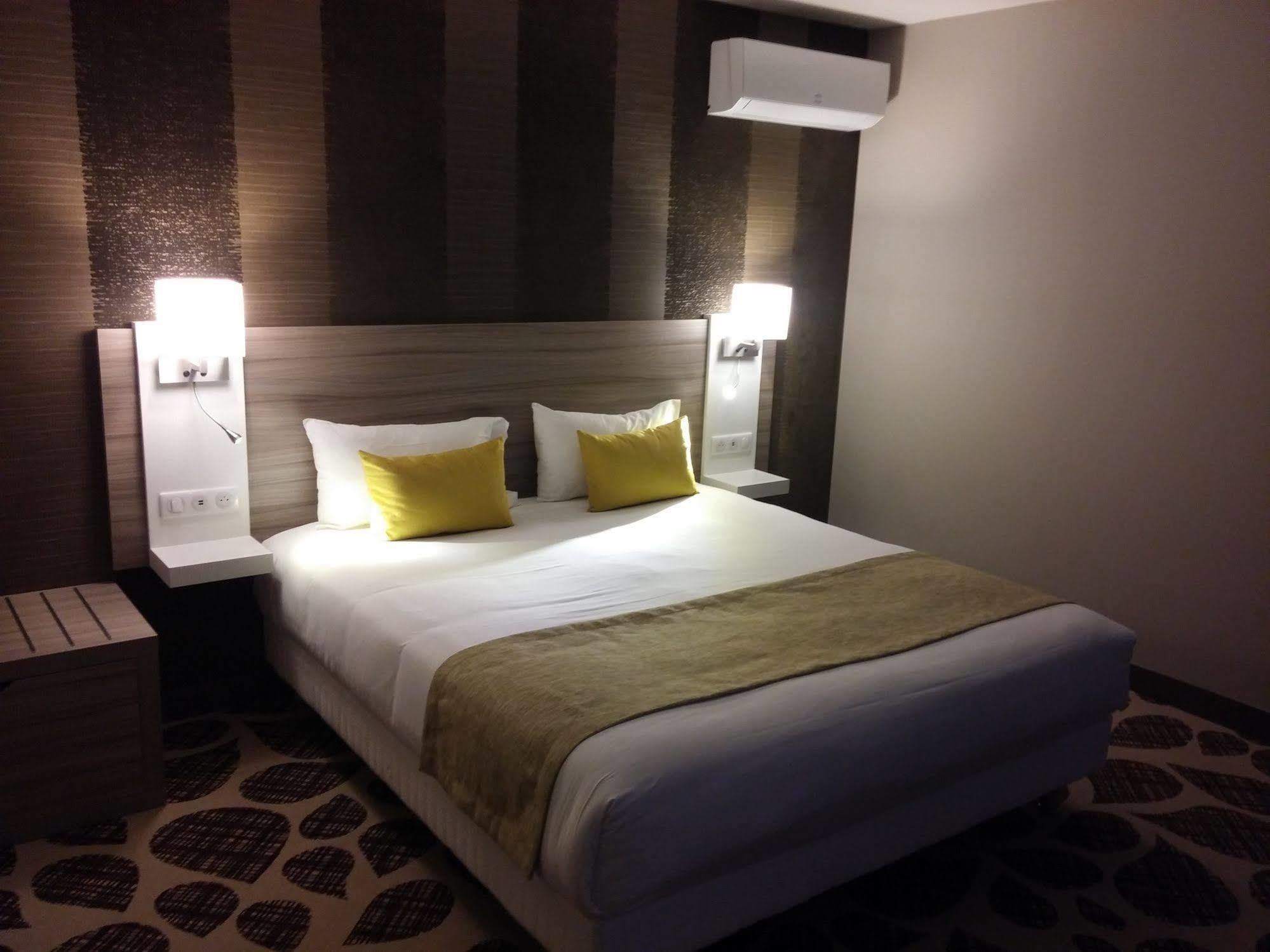 Contact Le Provencal 3*