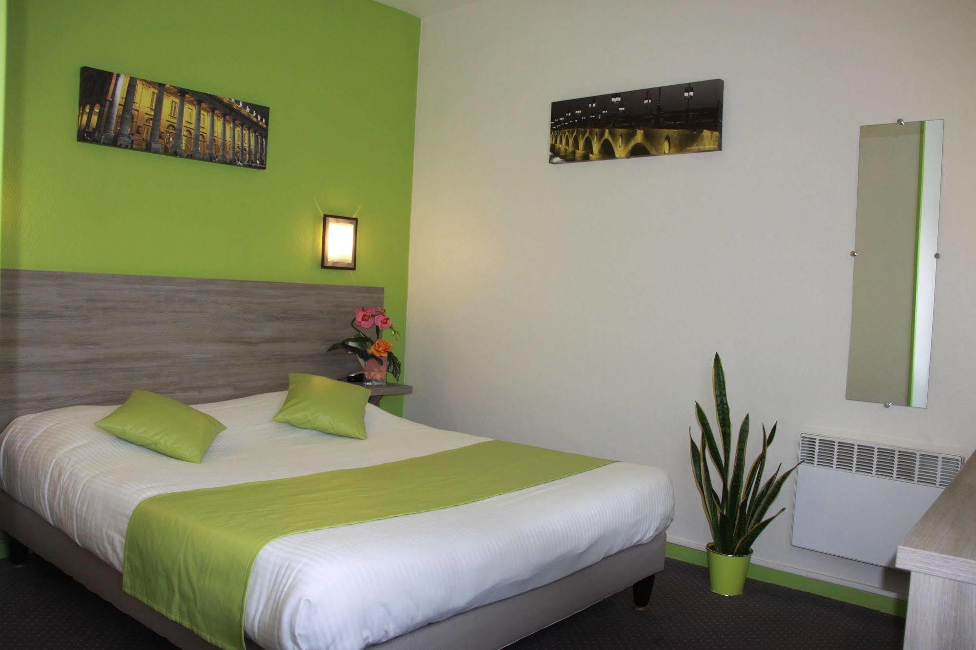 Notre Dame Hotel