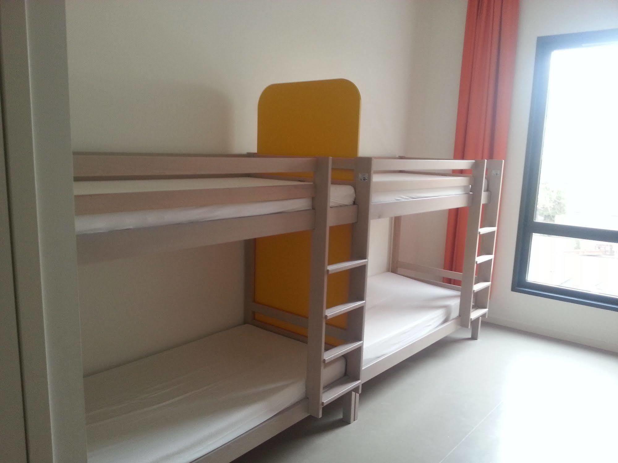 S'cool Centre Hostel *