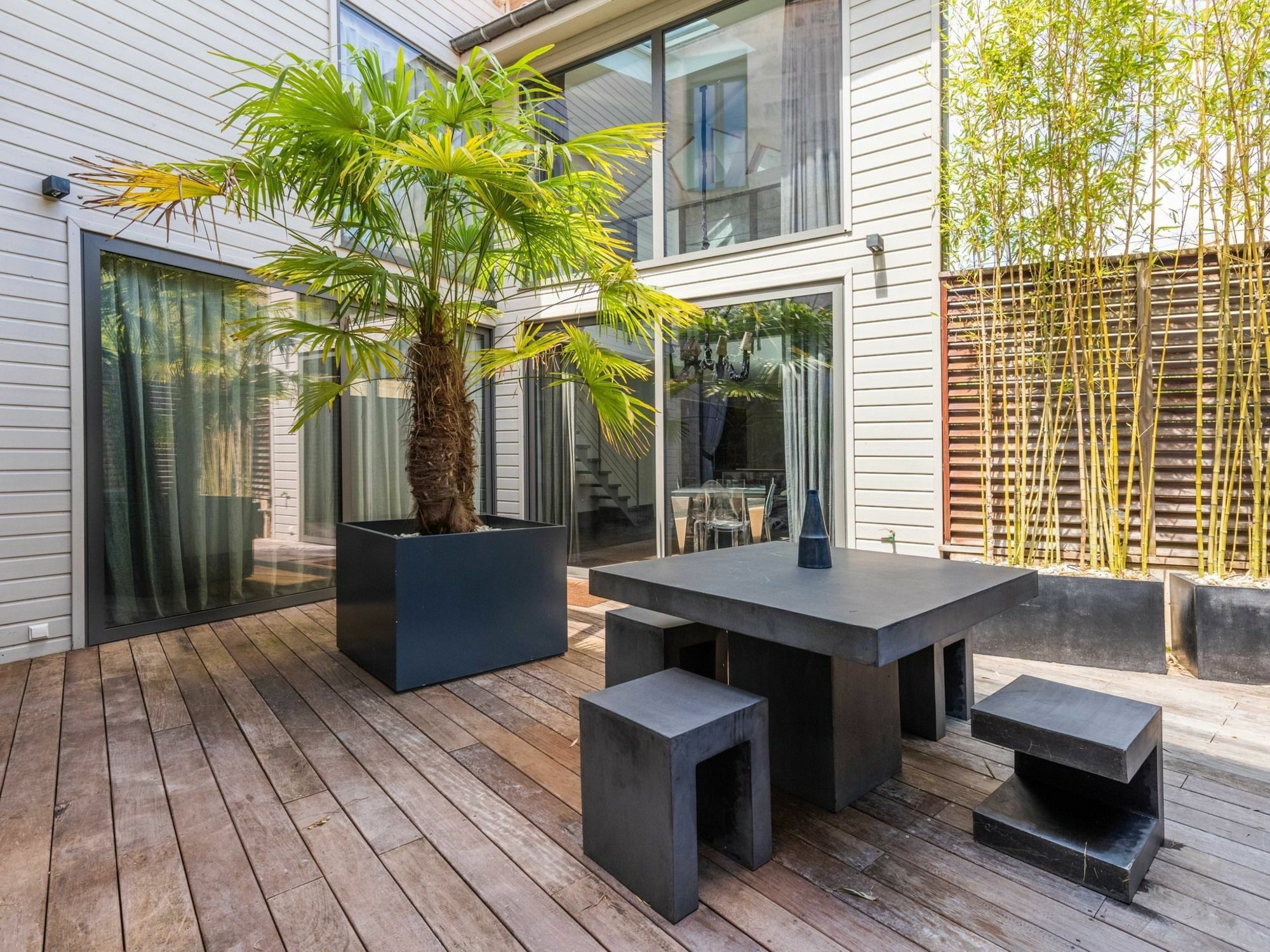 House 4 Bdrs & Bathrooms With Patio & Parking * Bordeaux