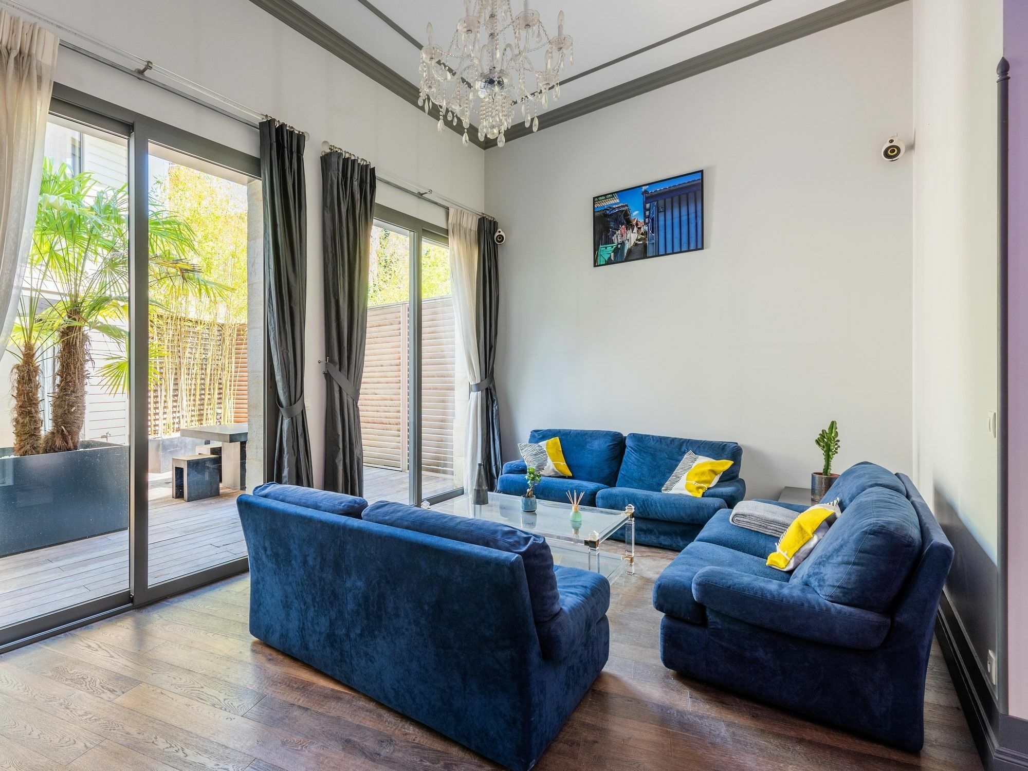 Apartment House 4 Bdrs & Bathrooms With Patio & Parking Bordeaux