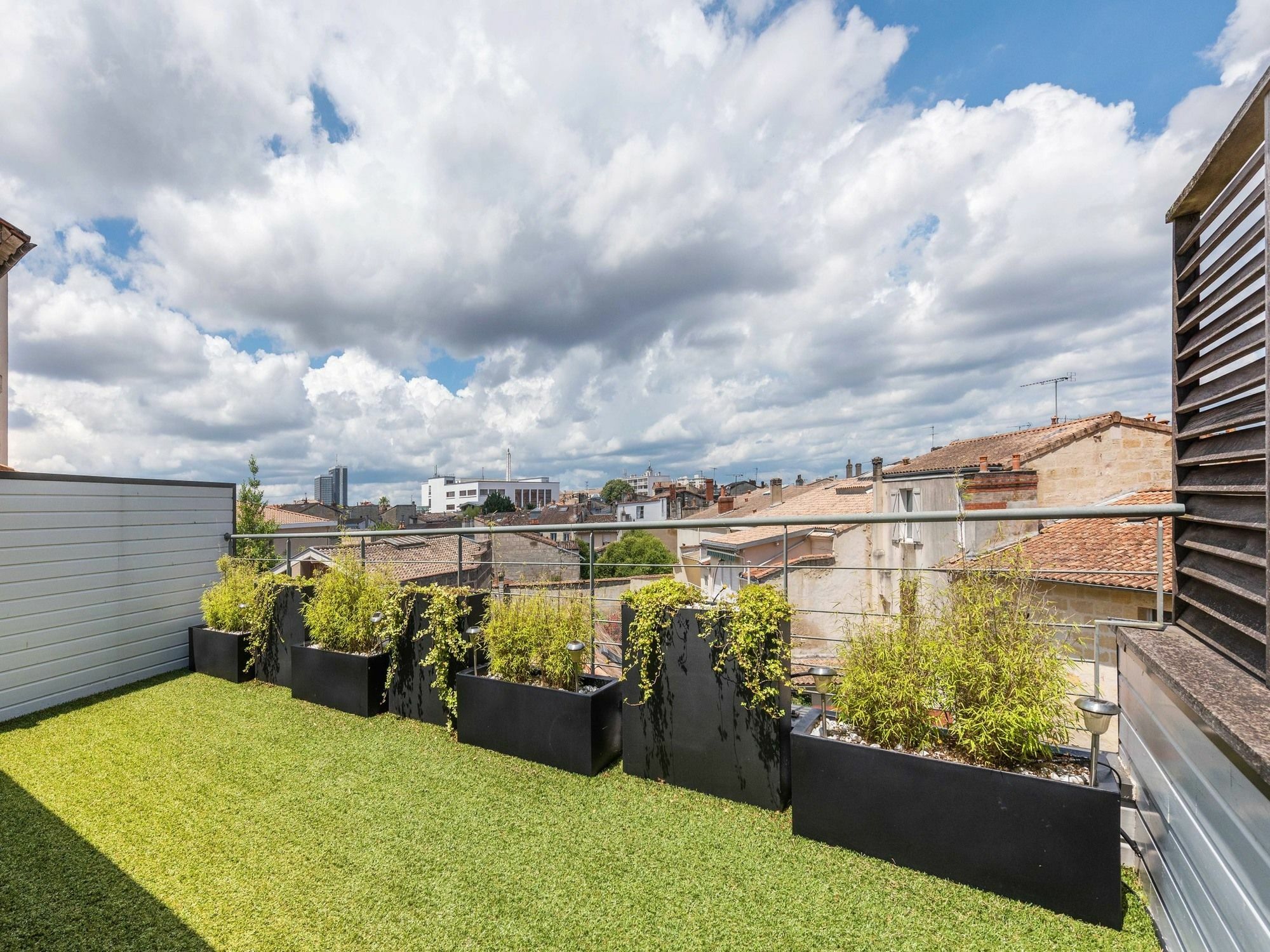 Apartment House 4 Bdrs & Bathrooms With Patio & Parking Bordeaux