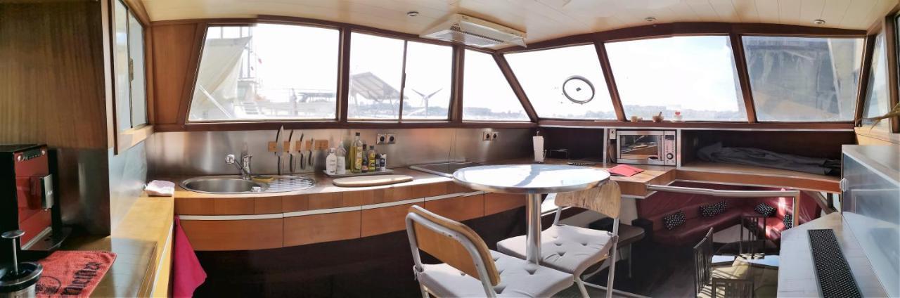 Botel Le Bateau Ivre *