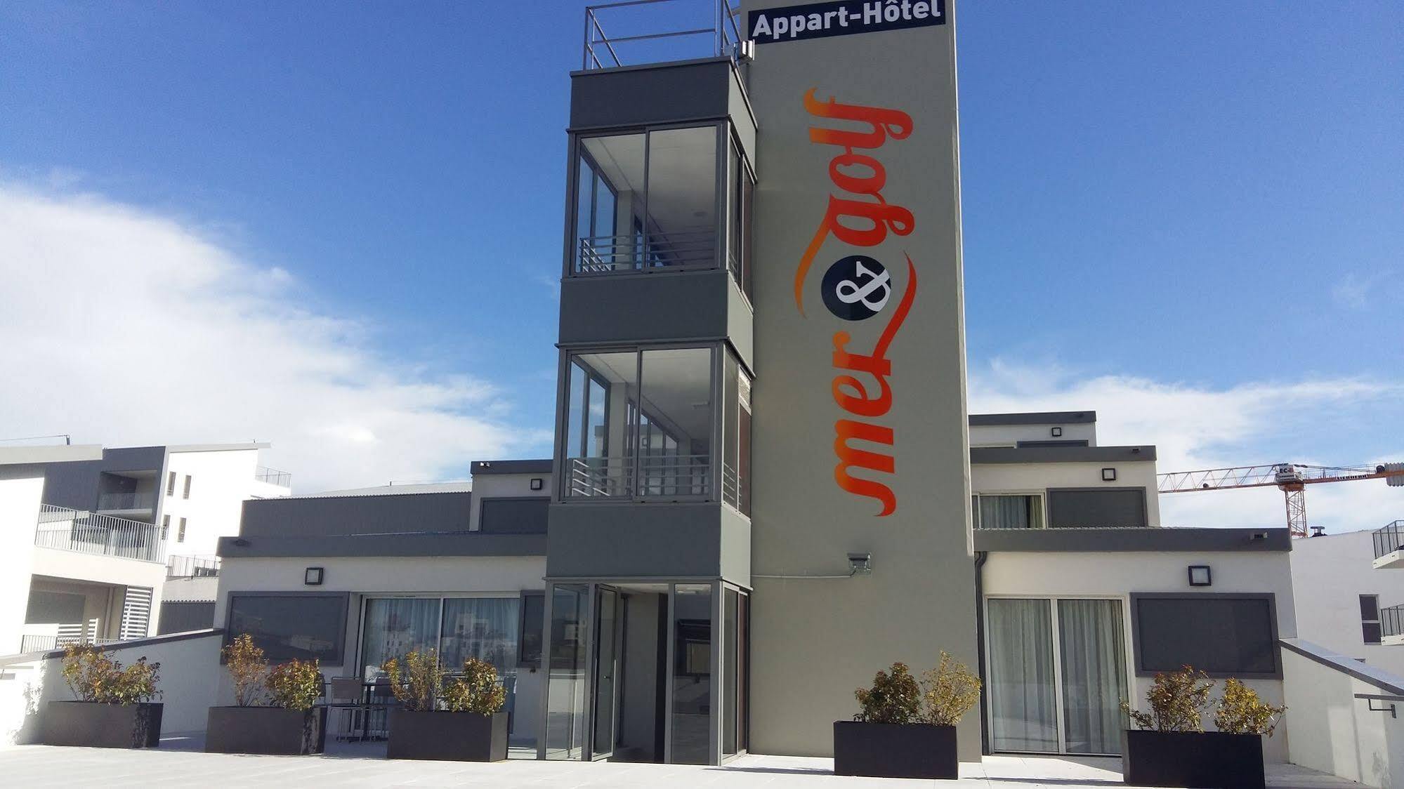 Appart-hotel & Golf Bassins A Flot 3*