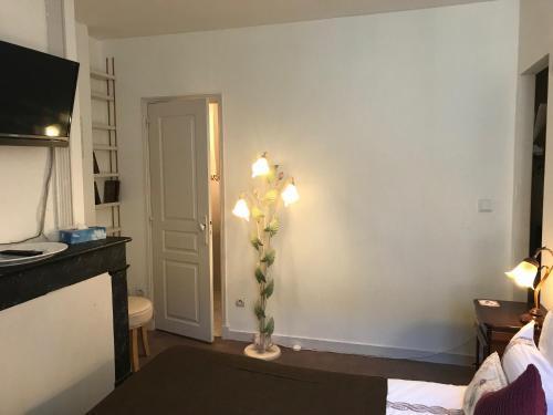 Le Miroir Aux Fees Bed & Breakfast 2*