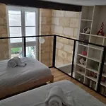 Superb Flat In The Heart Of The Historic District Of Bordeaux - Welkeys