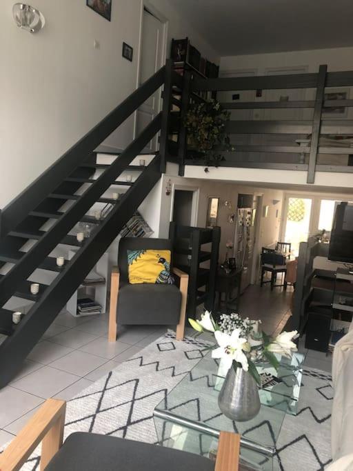 Quiet Duplex House Downtown Apartment