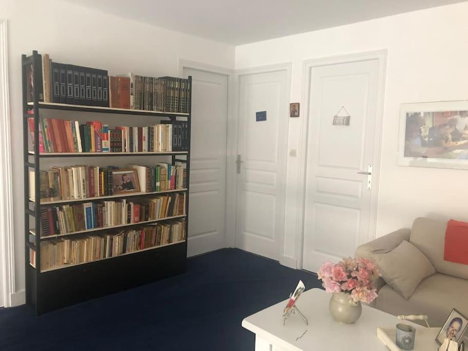 Quiet Duplex House Downtown Apartment *