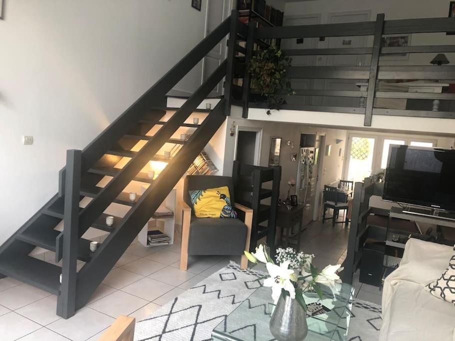 Quiet Duplex House Downtown *