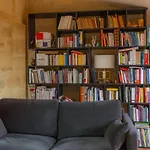 Spacious And Cozy Nest In The Heart Of Bordeaux