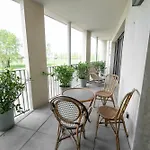 Sur La Riviere, Proche Tramway, Un Bel Appartement Zen, Design, Spacieux Et Lumineux