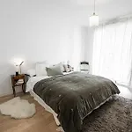 Sur La Riviere, Proche Tramway, Un Bel Appartement Zen, Design, Spacieux Et Lumineux