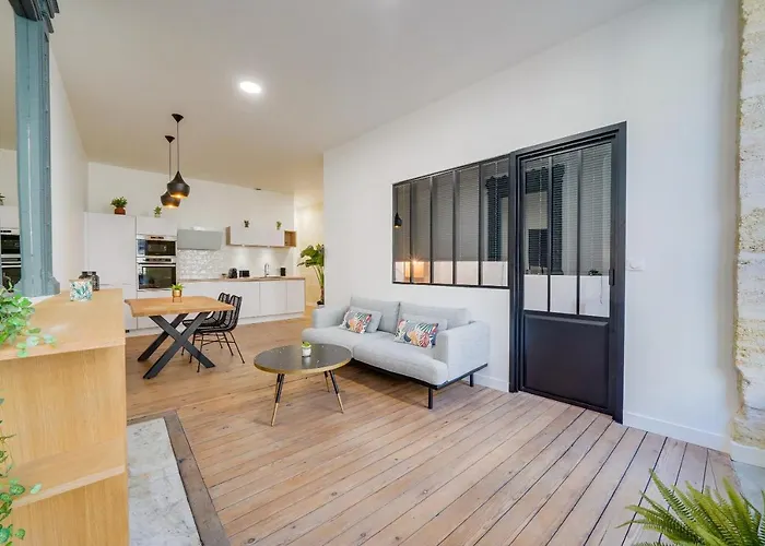 Le 61 - Superbe T2 Meuble Avec Balcon En Plein Coeur De Bordeaux
