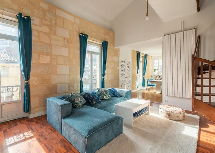 Large Bright Duplex In Bordeaux