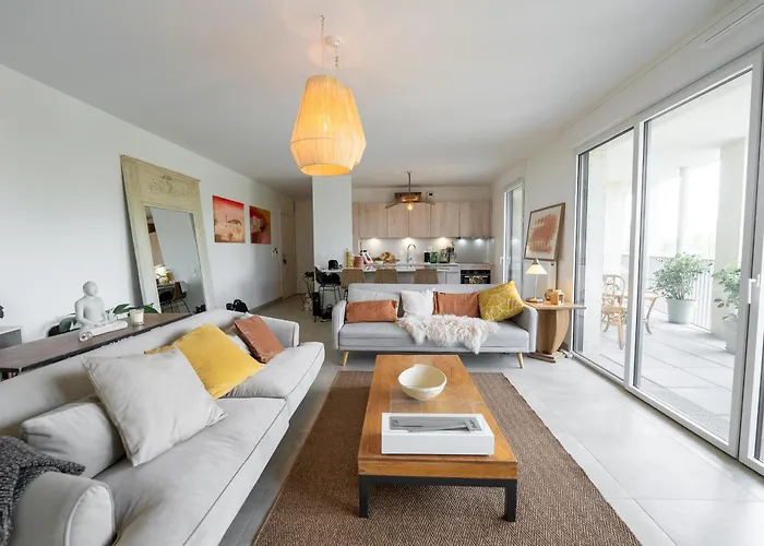 Sur La Riviere, Proche Tramway, Un Bel Appartement Zen, Design, Spacieux Et Lumineux