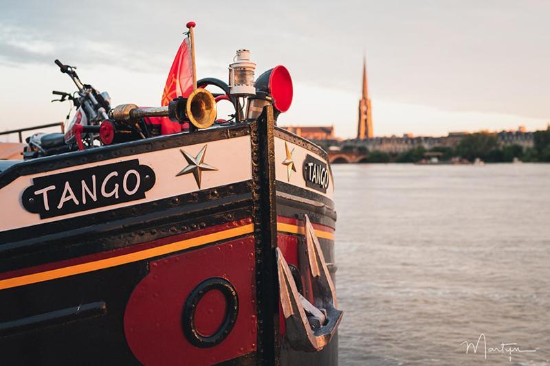 Botel Barge Tango
