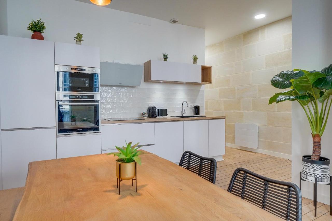 Le 61 - Superbe T2 Meuble Avec Balcon En Plein Coeur De