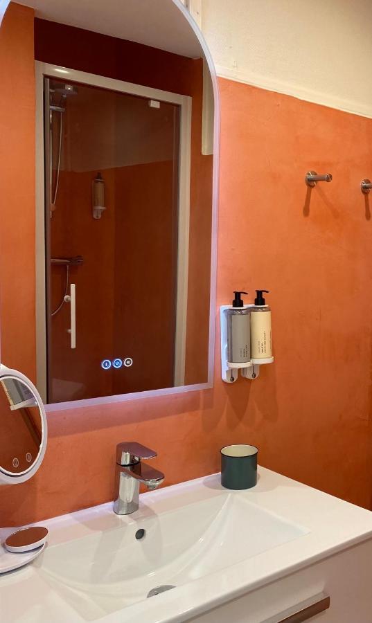 Madame Hotel 3*