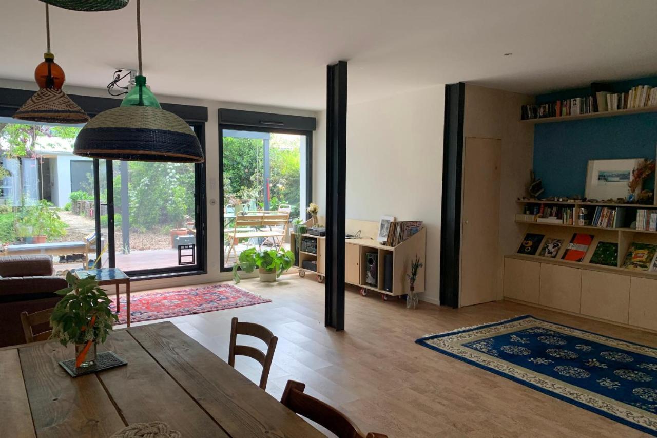 Spacious House With Garden Apartment *