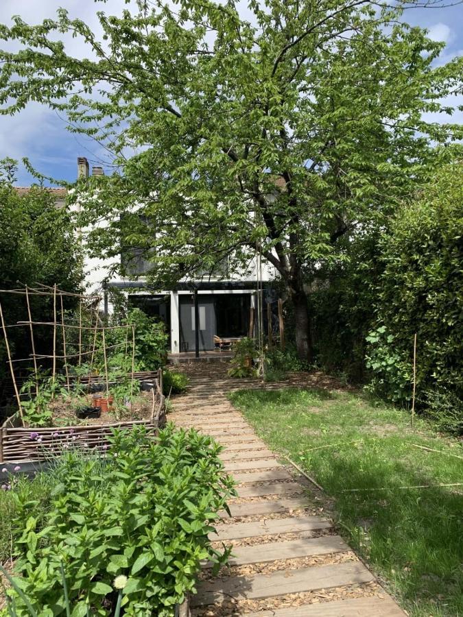 Spacious House With Garden Apartment