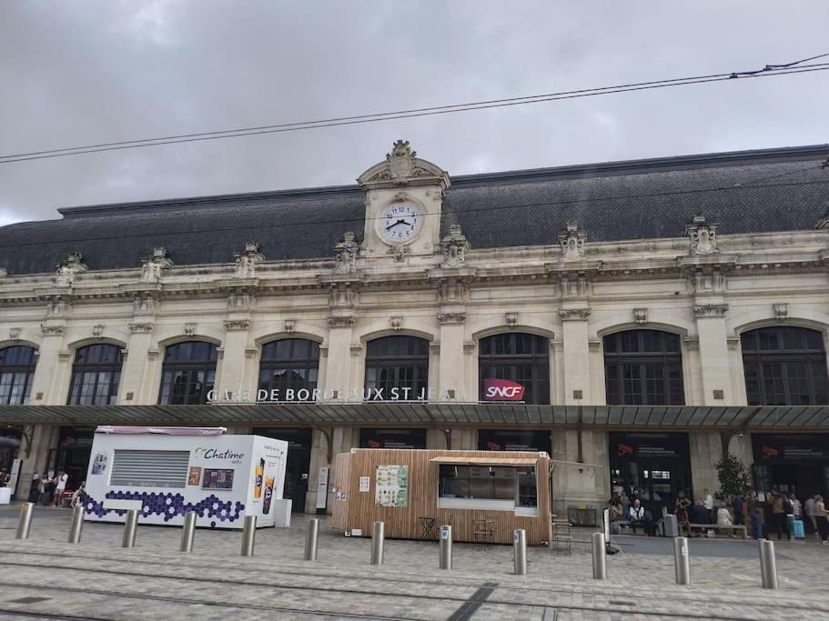Harmonia, * Bordeaux