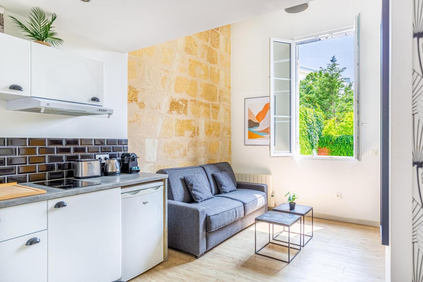 Apartment Centre *