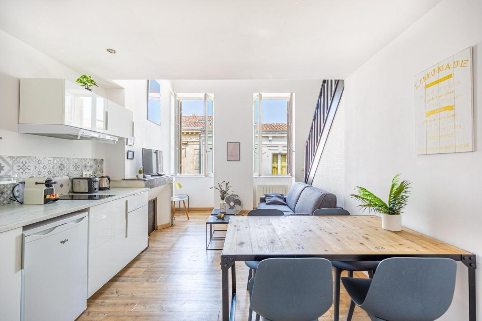 Apartment Centre