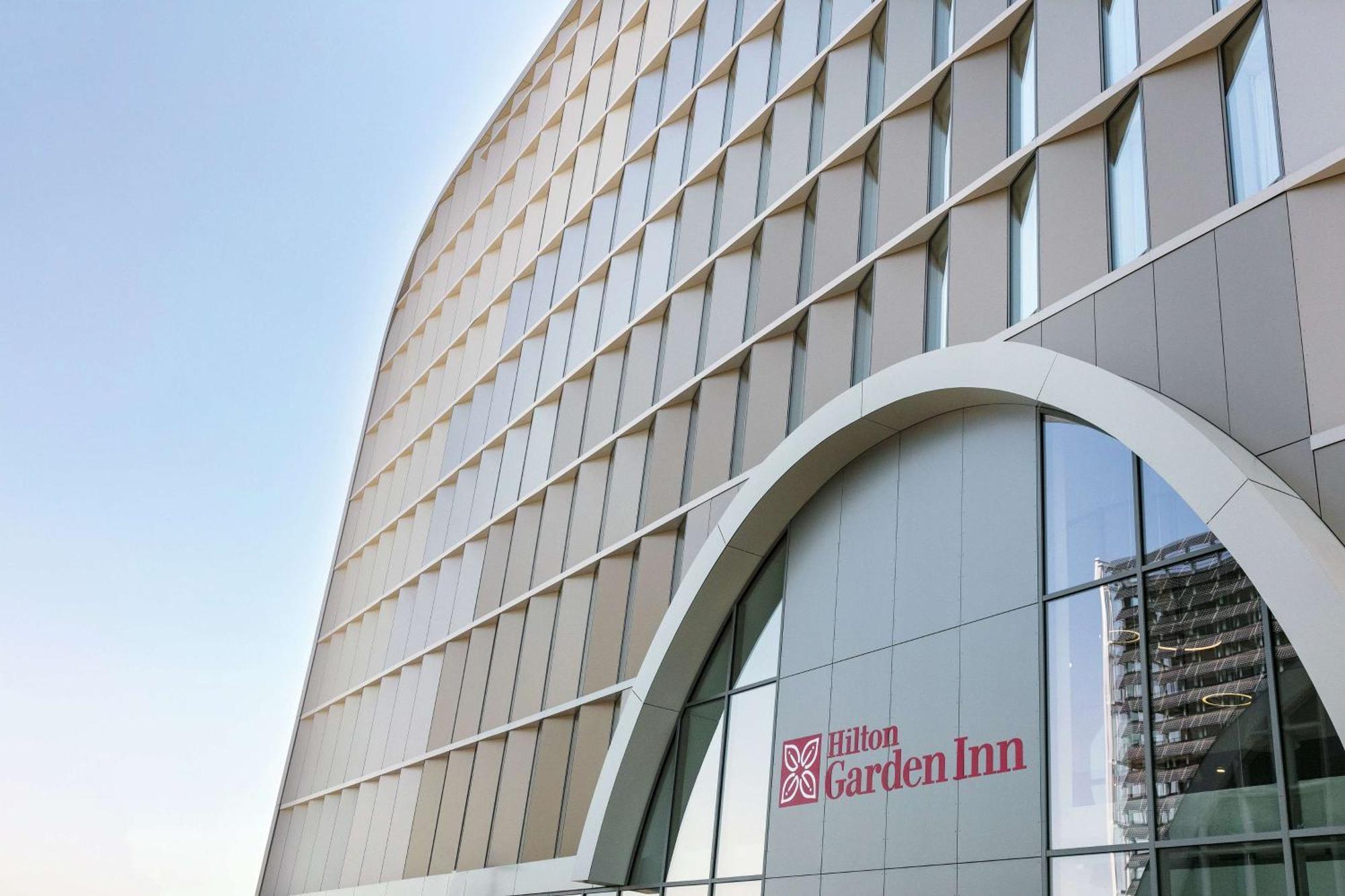 Hilton Garden Centre Khách sạn 4*