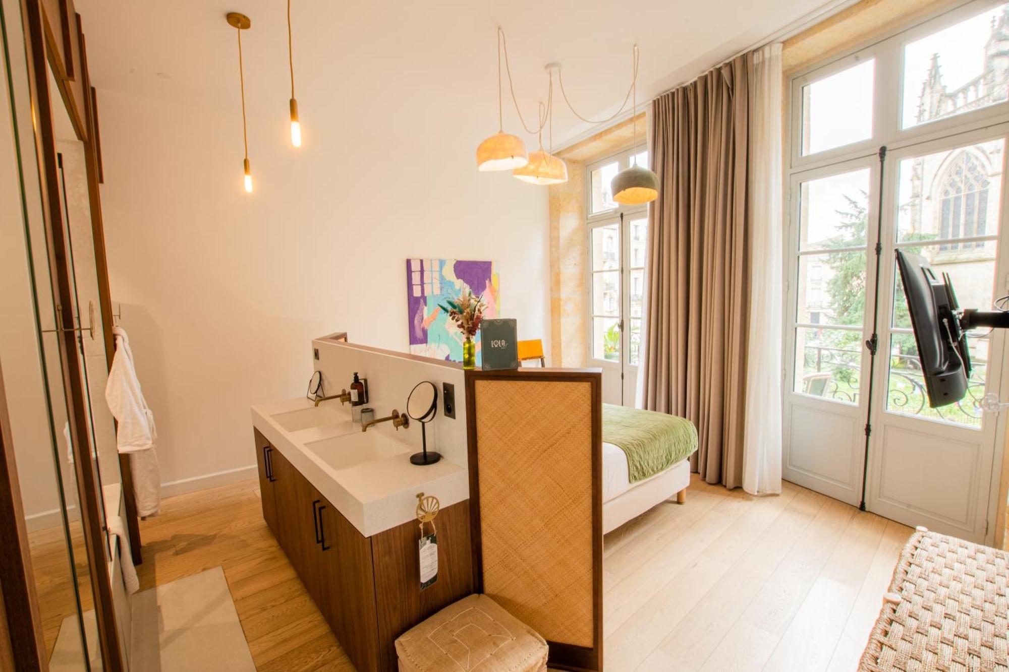 Khách sạn Lola Boutique - Centre 2*