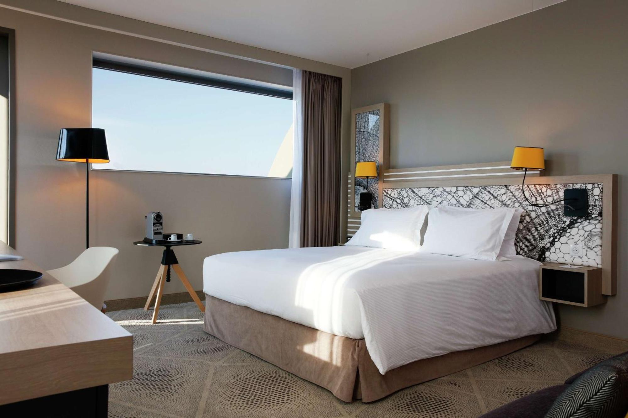 Khách sạn Hilton Garden Centre Bordeaux