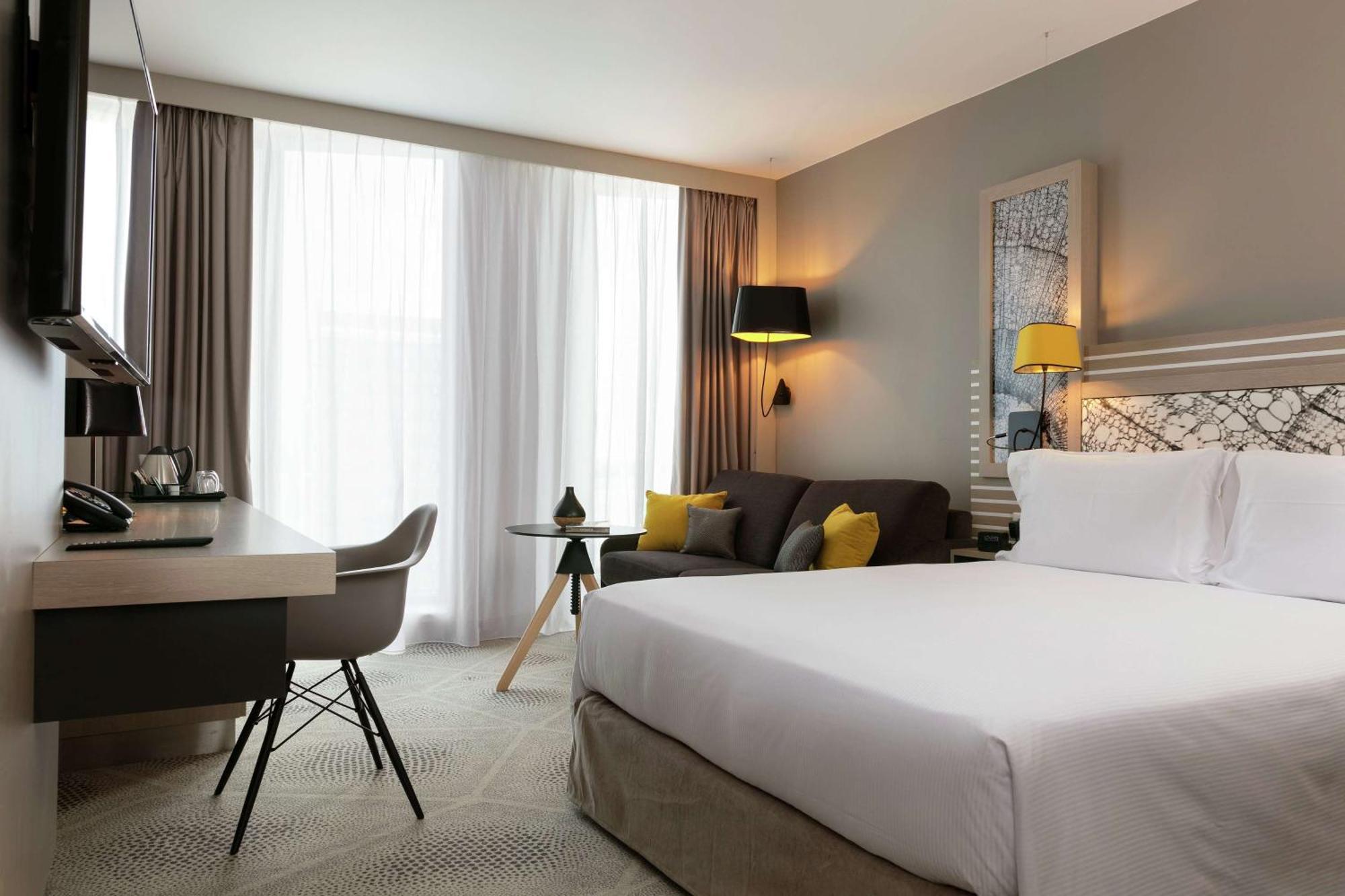 Hilton Garden Centre Khách sạn 4*