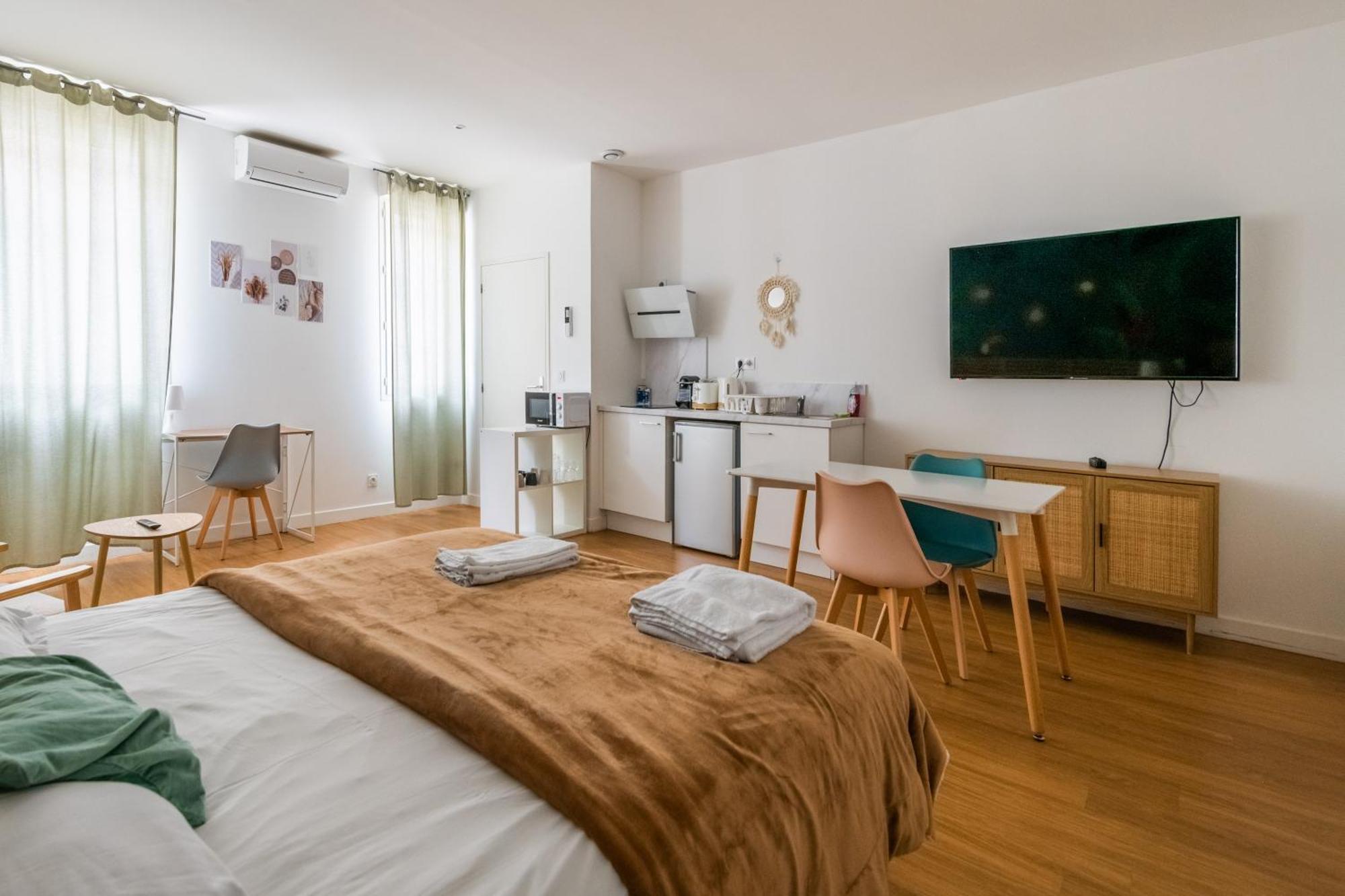 Apartment Le Jungle: Grand Renove, Climatise, Proche De La Gare