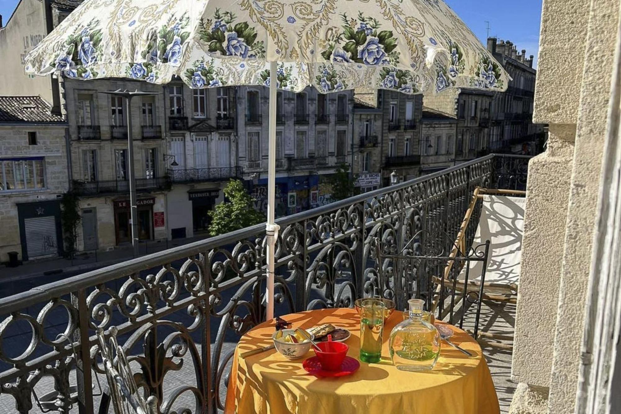 In The Heart Of Saint-michel * Bordeaux