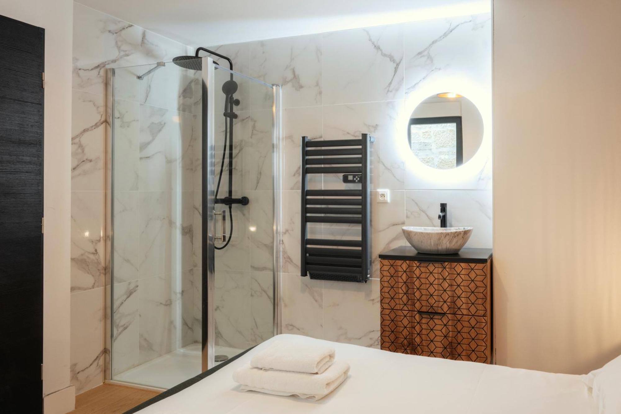 Apartment Rousseau - Jacuzzi & Cinema Dans