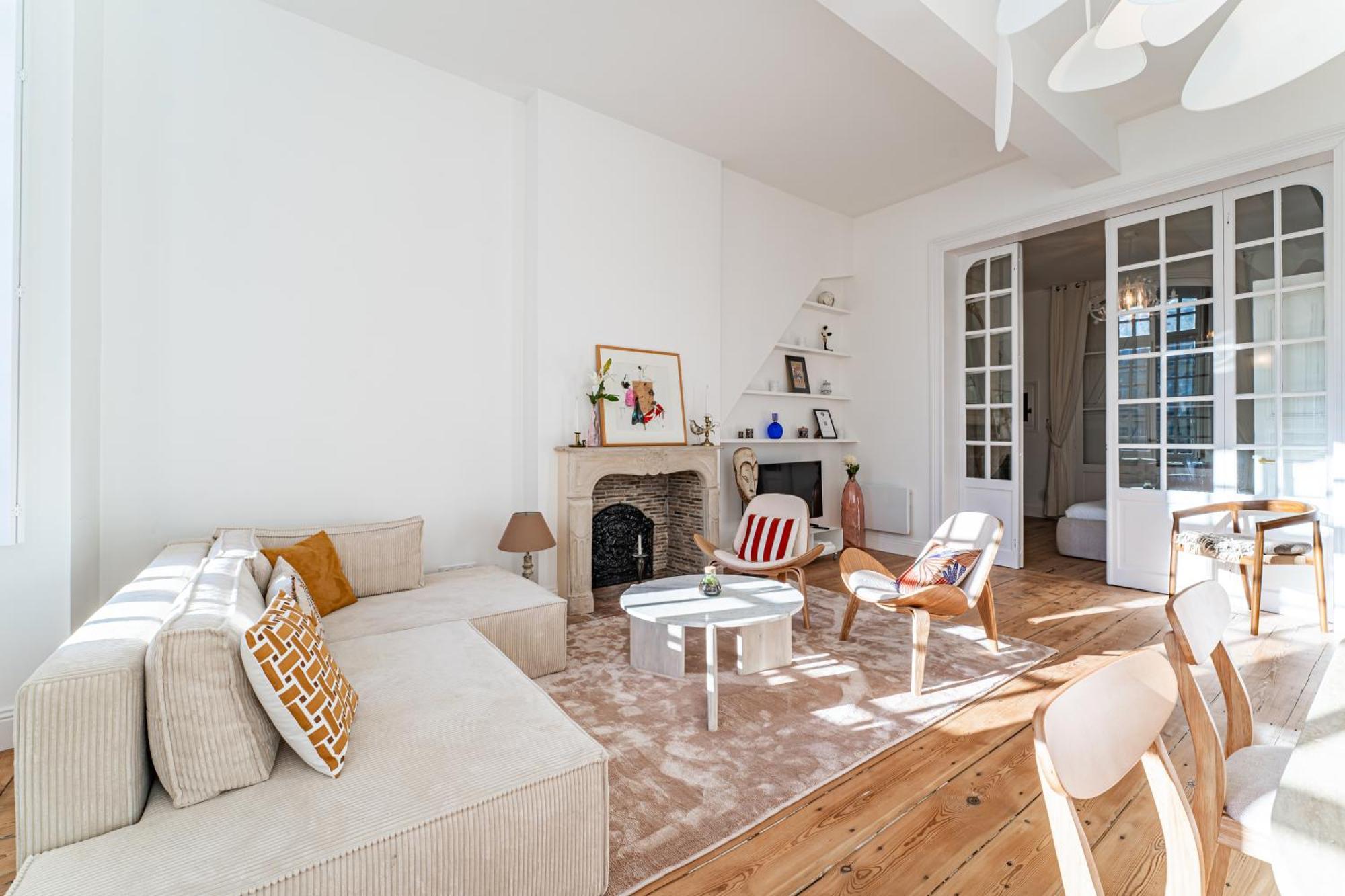 Elegant Place Du Parlement Pour 4 Personnes Apartment