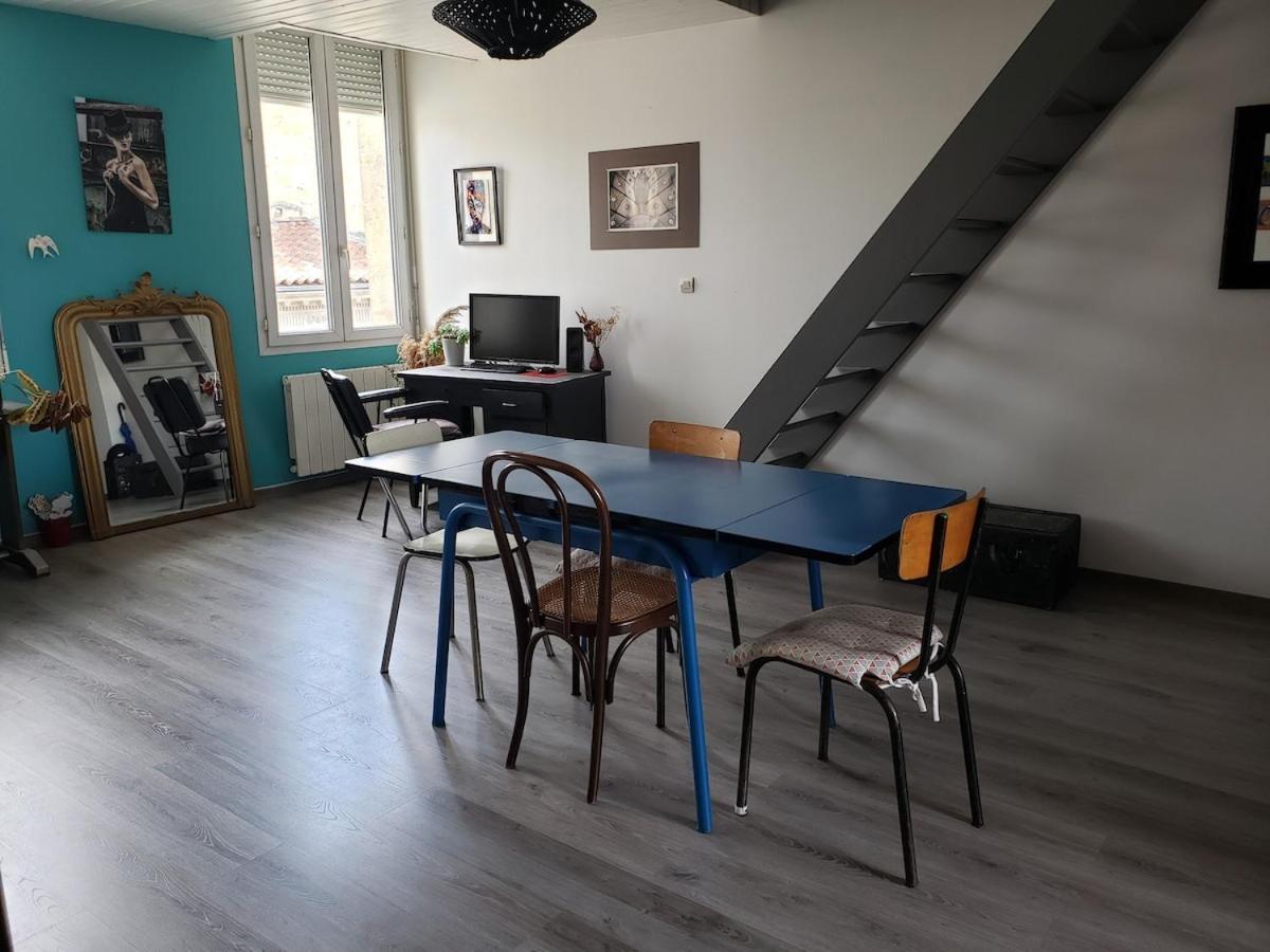 Beautiful Quiet Area Near Train Station Apartment
